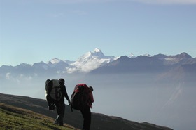 Large_thumb_weisshorn_et_parapentistes