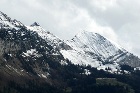 Large_thumb_15_montagne_pr_s_d_interlaken